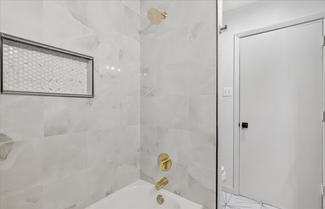 237 E Malone Avenue, Crowley, TX 76036