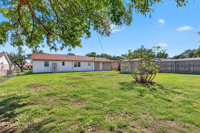 237 E Malone Avenue, Crowley, TX 76036