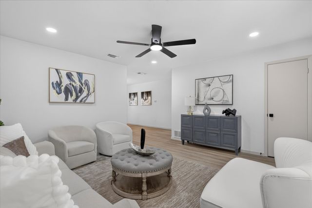 237 E Malone Avenue, Crowley, TX 76036