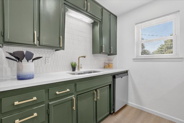 237 E Malone Avenue, Crowley, TX 76036