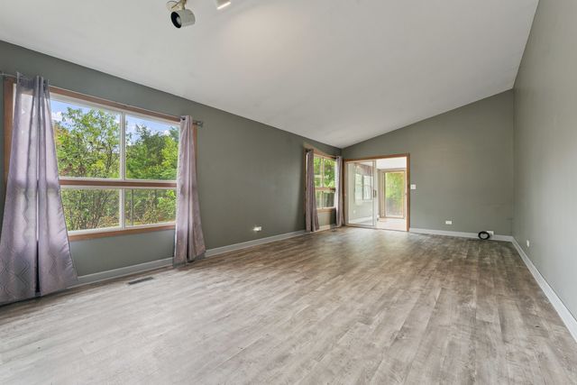 1132 Evergreen Drive, Carol Stream, IL 60188