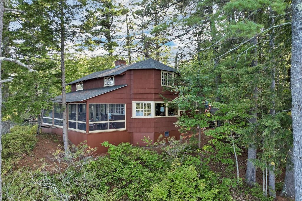 46 Laurel Island Lane, Holderness, NH 03227