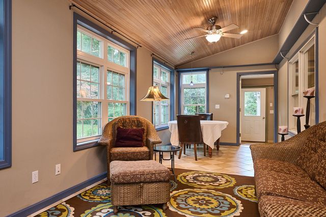236 N. Maple St., Northampton, MA 01062