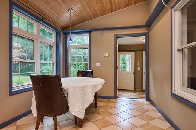 236 N. Maple St., Northampton, MA 01062