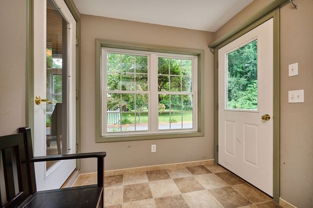 236 N. Maple St., Northampton, MA 01062
