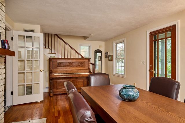 236 N. Maple St., Northampton, MA 01062