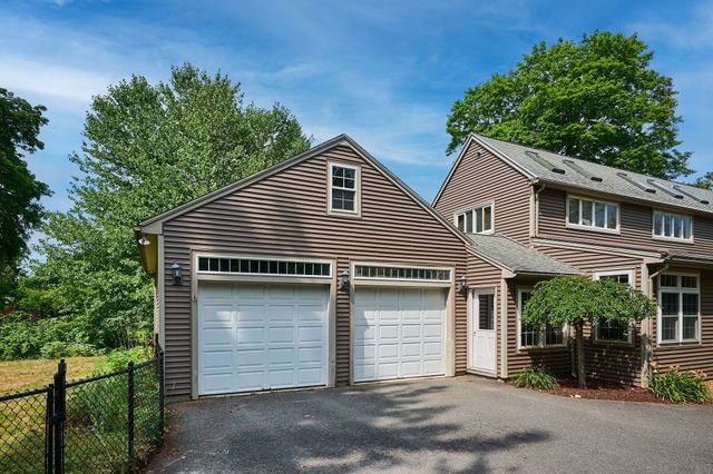 236 N. Maple St., Northampton, MA 01062