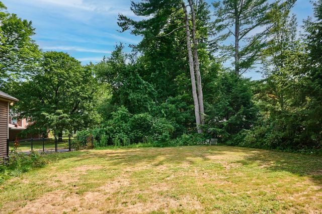 236 N. Maple St., Northampton, MA 01062