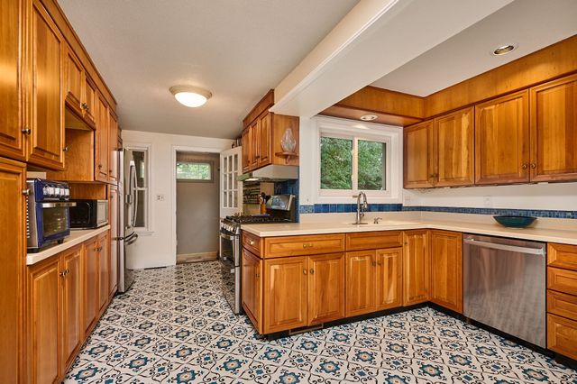 236 N. Maple St., Northampton, MA 01062