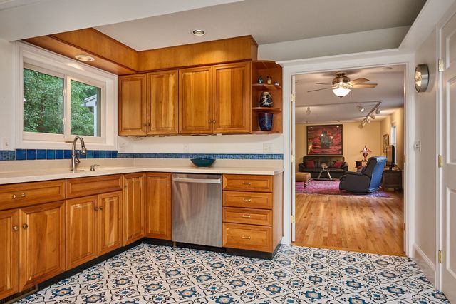 236 N. Maple St., Northampton, MA 01062