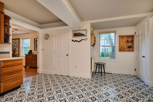 236 N. Maple St., Northampton, MA 01062