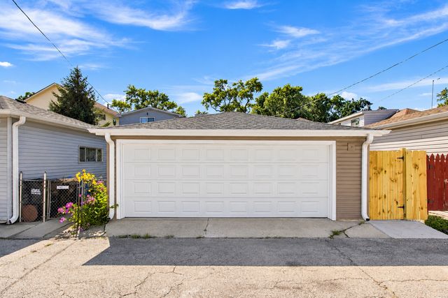 2711 N 77th Avenue, Elmwood Park, IL 60707