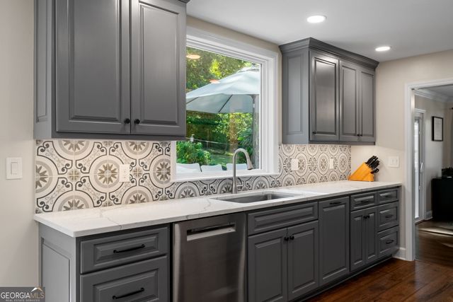 5090 Larry Lane, Marietta, GA 30068