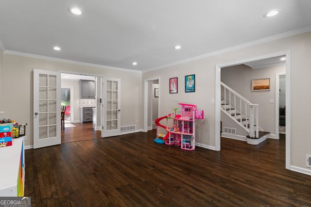 5090 Larry Lane, Marietta, GA 30068