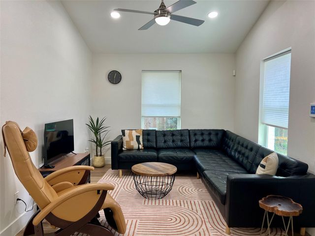 1119 Panama Street, Houston, TX 77009