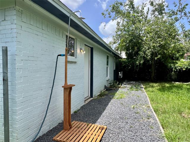 1119 Panama Street, Houston, TX 77009