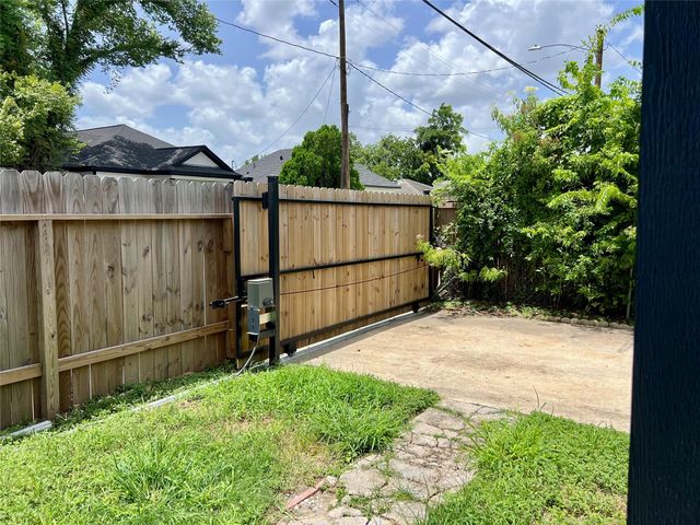 1119 Panama Street, Houston, TX 77009