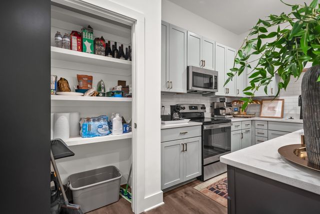 1268 3rd Ave, S, Nashville, TN 37210