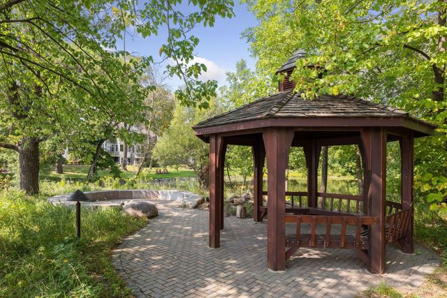 425 Carpenters Point, Wayzata, MN 55391