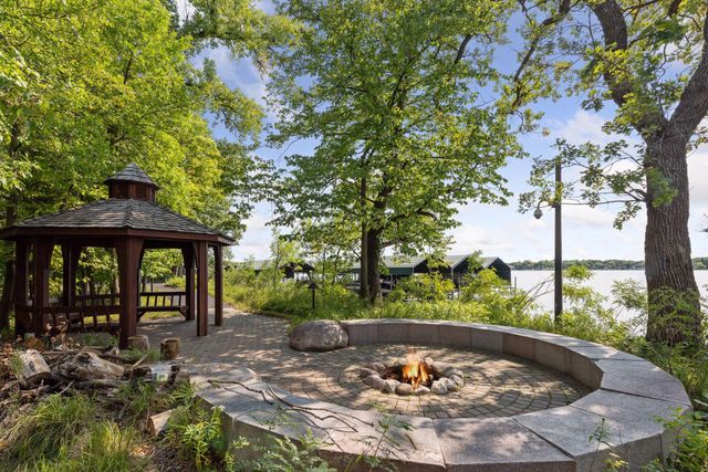 425 Carpenters Point, Wayzata, MN 55391