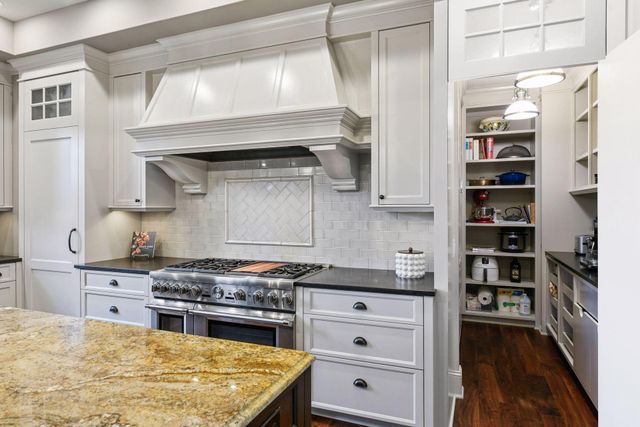 425 Carpenters Point, Wayzata, MN 55391