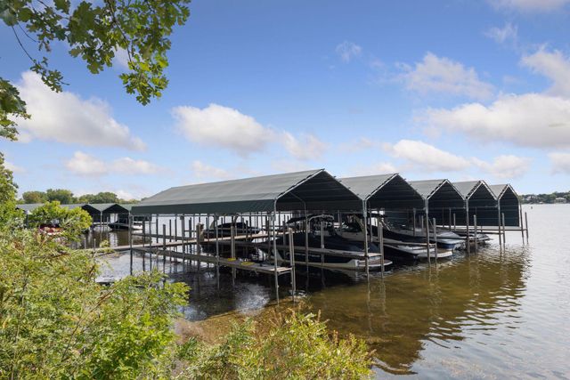 425 Carpenters Point, Wayzata, MN 55391