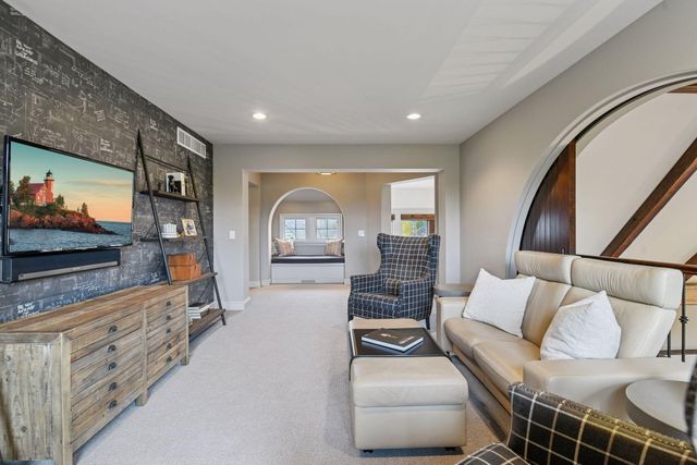 425 Carpenters Point, Wayzata, MN 55391