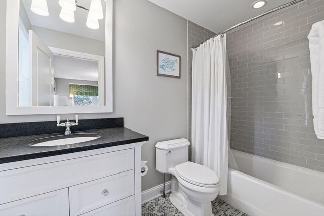 425 Carpenters Point, Wayzata, MN 55391