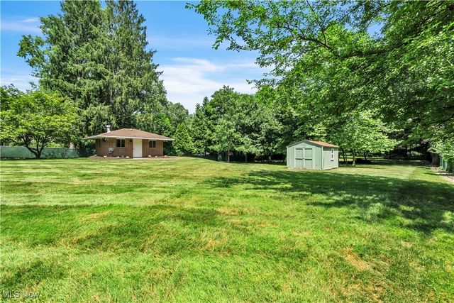 8001 Robin Lane, Brecksville, OH 44141