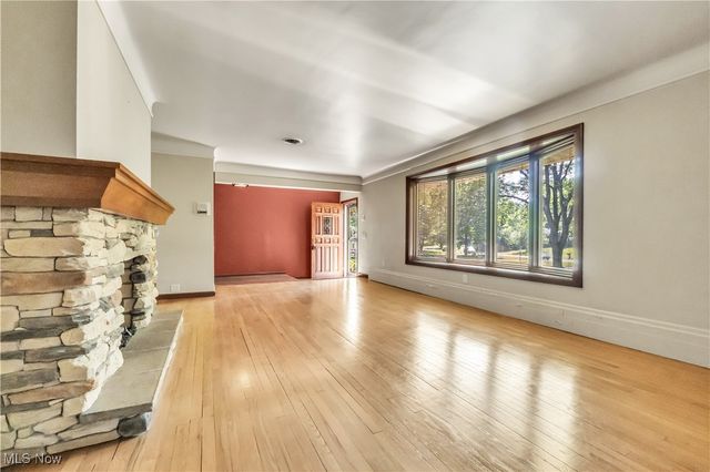 8001 Robin Lane, Brecksville, OH 44141