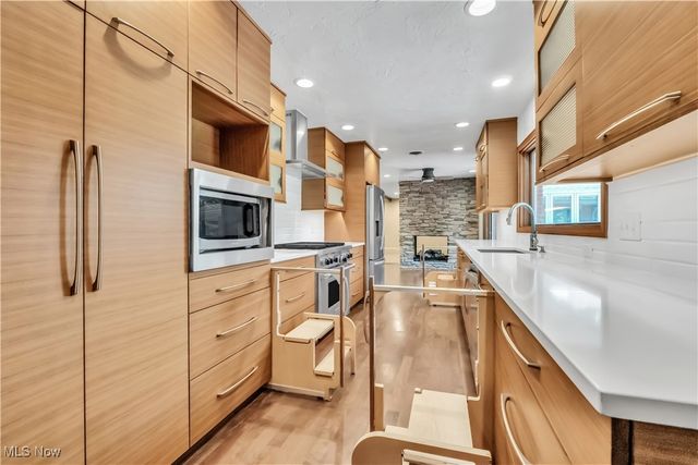 8001 Robin Lane, Brecksville, OH 44141