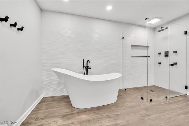 8001 Robin Lane, Brecksville, OH 44141