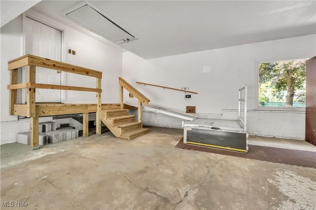 8001 Robin Lane, Brecksville, OH 44141