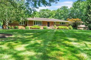 8001 Robin Lane, Brecksville, OH 44141