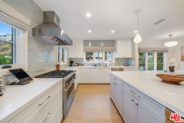 1948 N Curson Avenue, Los Angeles, CA 90046