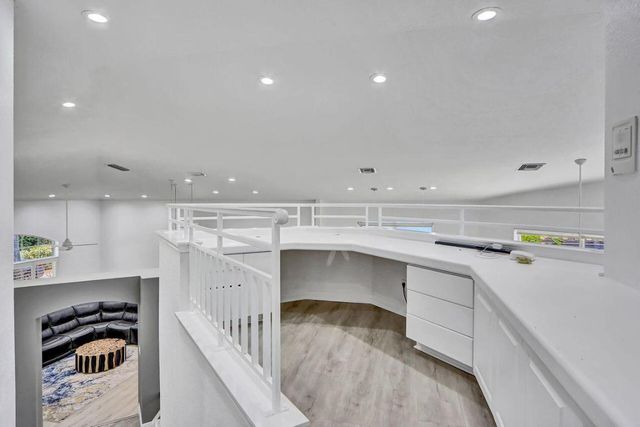 6631 NW 43rd Terrace, Boca Raton, FL 33496