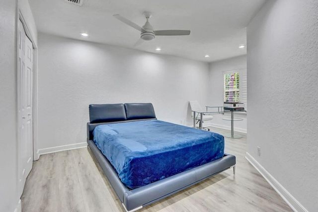 6631 NW 43rd Terrace, Boca Raton, FL 33496