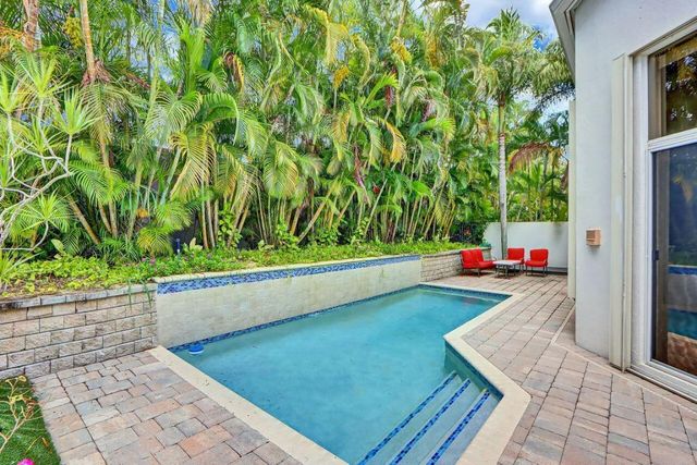 6631 NW 43rd Terrace, Boca Raton, FL 33496
