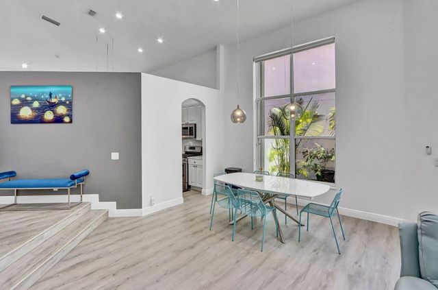 6631 NW 43rd Terrace, Boca Raton, FL 33496