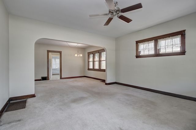 822 N Raynor Avenue, Joliet, IL 60435