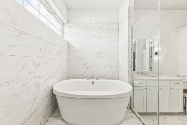 20285 Newport LANE, Brookfield, WI 53045