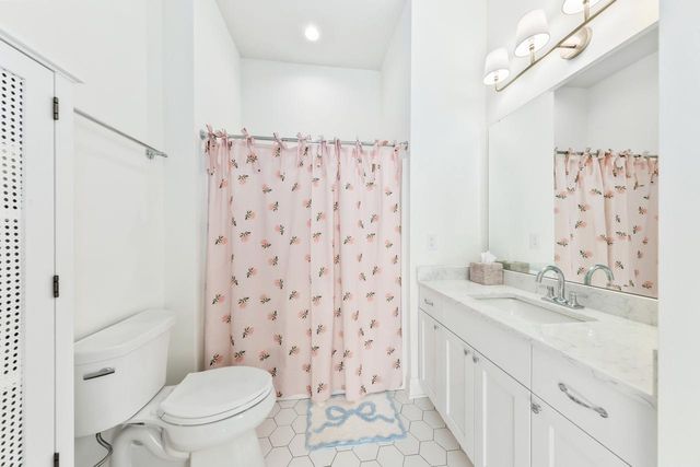 20285 Newport LANE, Brookfield, WI 53045