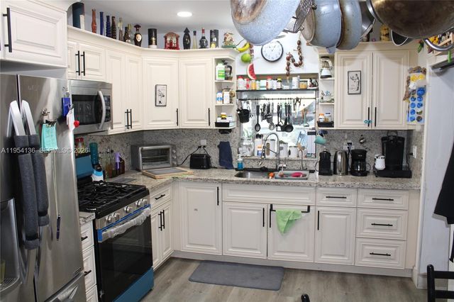 6030 SW 93rd Ct, Miami, FL 33173