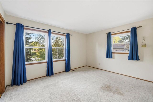 W53N849 Castle COURT, Cedarburg, WI 53012