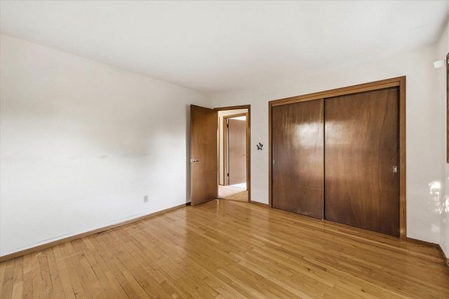 W53N849 Castle COURT, Cedarburg, WI 53012
