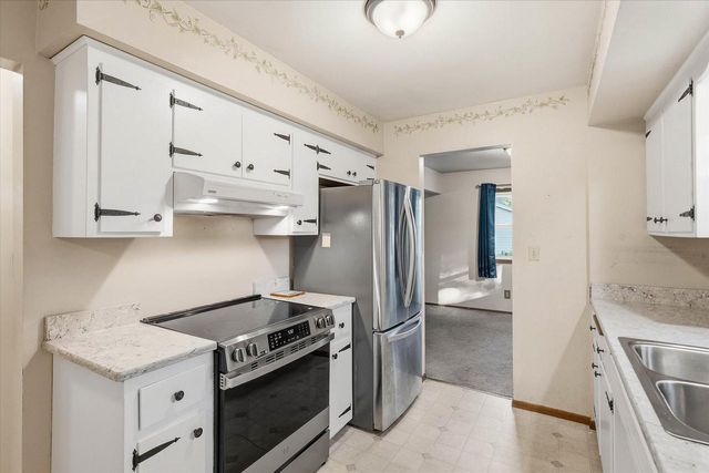 W53N849 Castle COURT, Cedarburg, WI 53012