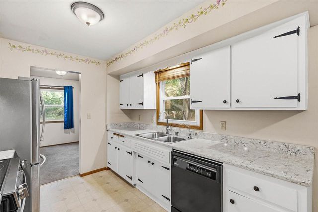 W53N849 Castle COURT, Cedarburg, WI 53012
