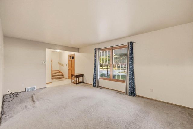 W53N849 Castle COURT, Cedarburg, WI 53012