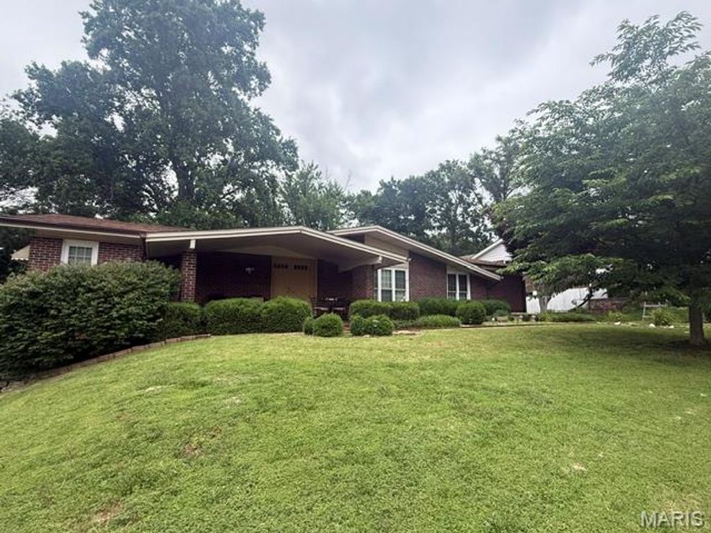 3 Country Club Court, Black Jack, MO 63033