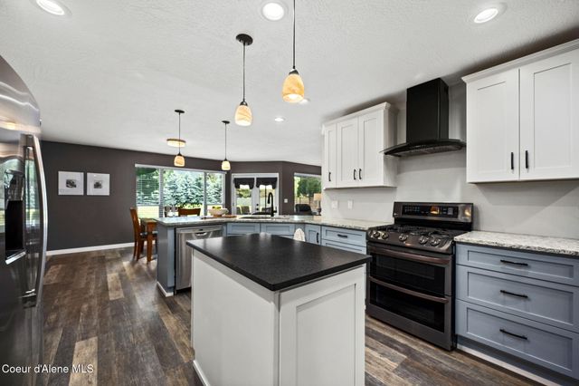 6928 N 4th ST, Dalton Gardens, ID 83815